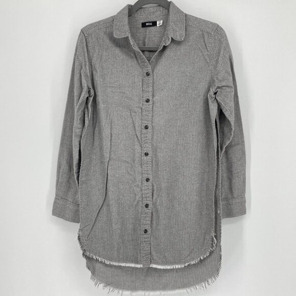 BDG Grey button down slit sides  fringe hem shirt - Picture 3 of 13